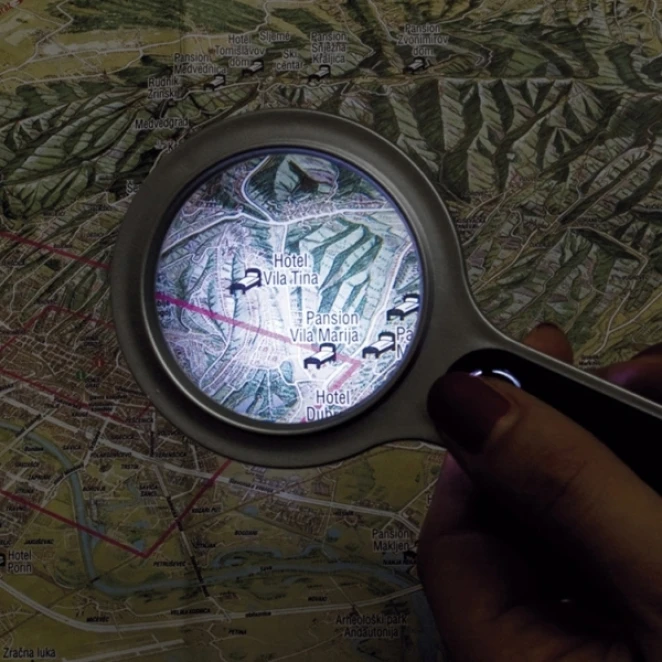 Lupa z lampką plastikowa GLOUCESTER z nadrukiem logo Zdjęcie 4