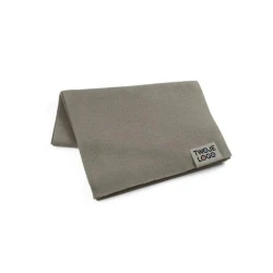 SERENITY. Szalik z poliestru z recyklingu (100% rPET) z przeszyciami do personalizacji z logo